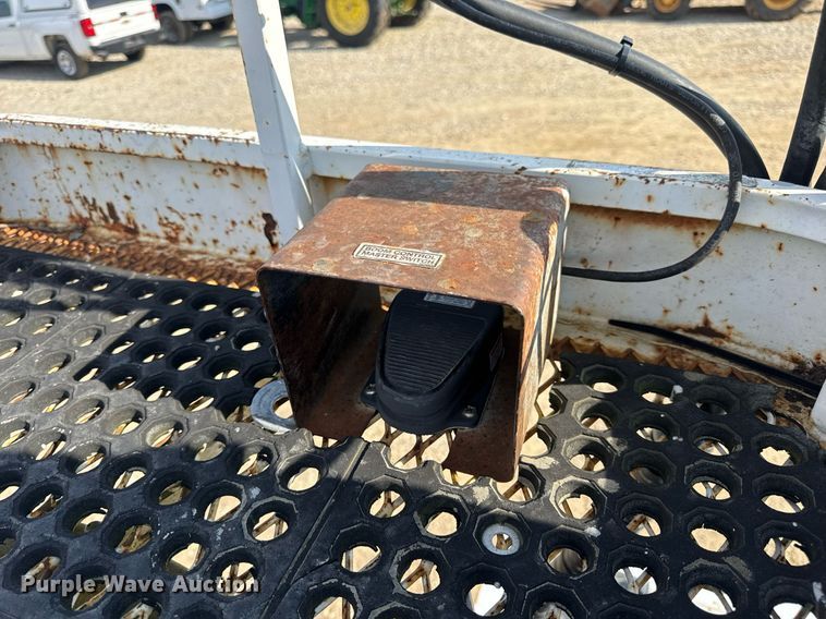 image for item DW3407 2006 International 4300 forestry bucket truck