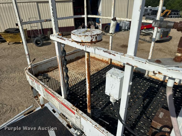 image for item DW3407 2006 International 4300 forestry bucket truck