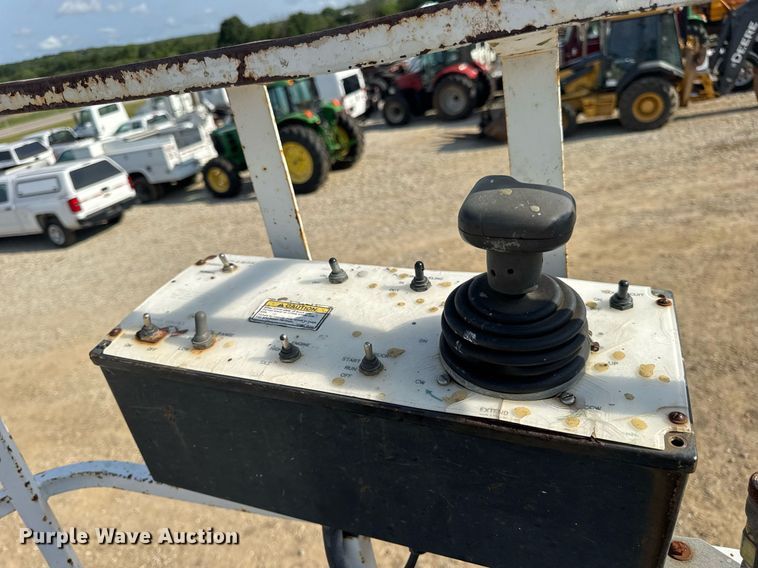 image for item DW3407 2006 International 4300 forestry bucket truck