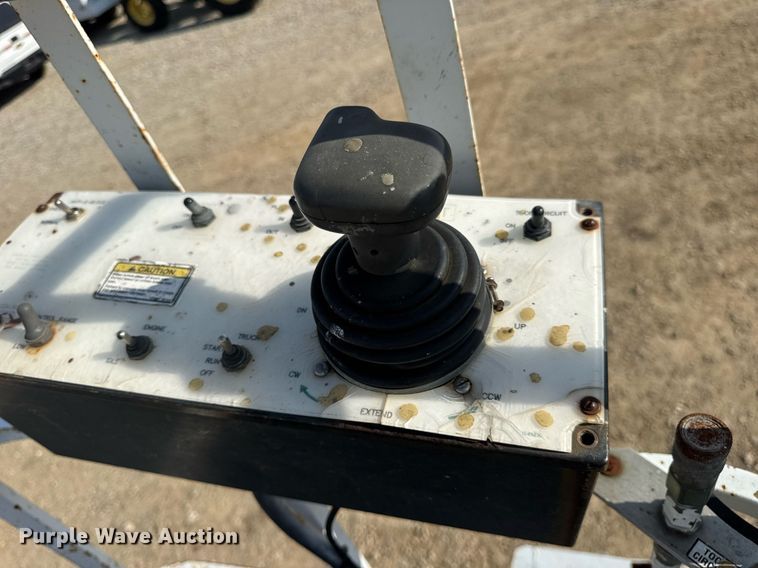 image for item DW3407 2006 International 4300 forestry bucket truck