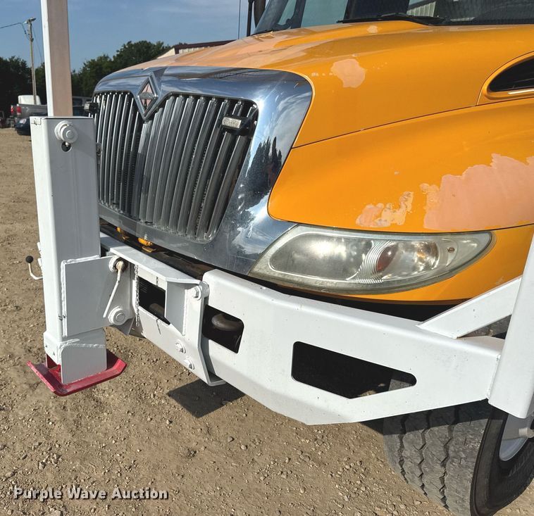 image for item DW3407 2006 International 4300 forestry bucket truck