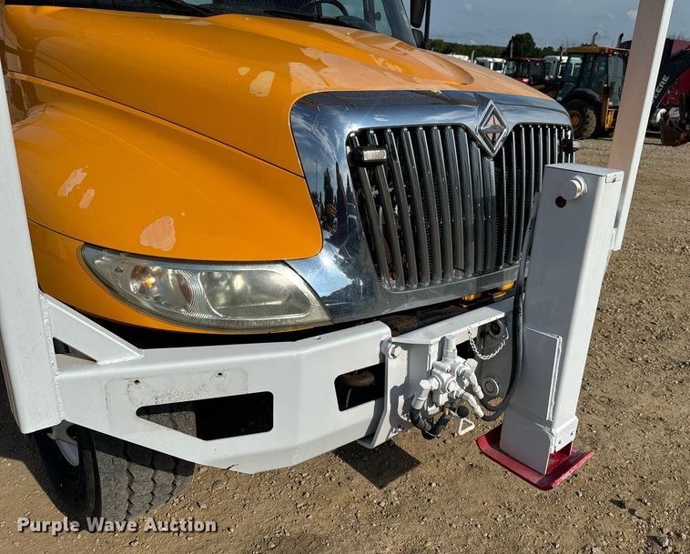 image for item DW3407 2006 International 4300 forestry bucket truck