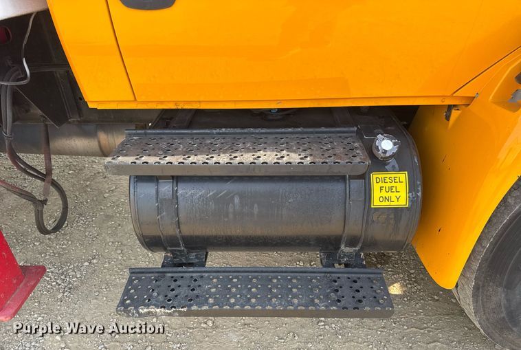 image for item DW3407 2006 International 4300 forestry bucket truck