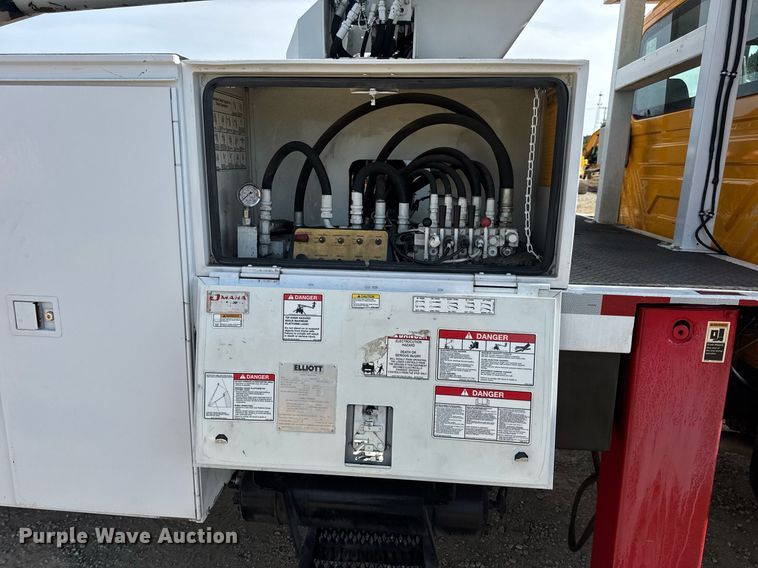 image for item DW3407 2006 International 4300 forestry bucket truck