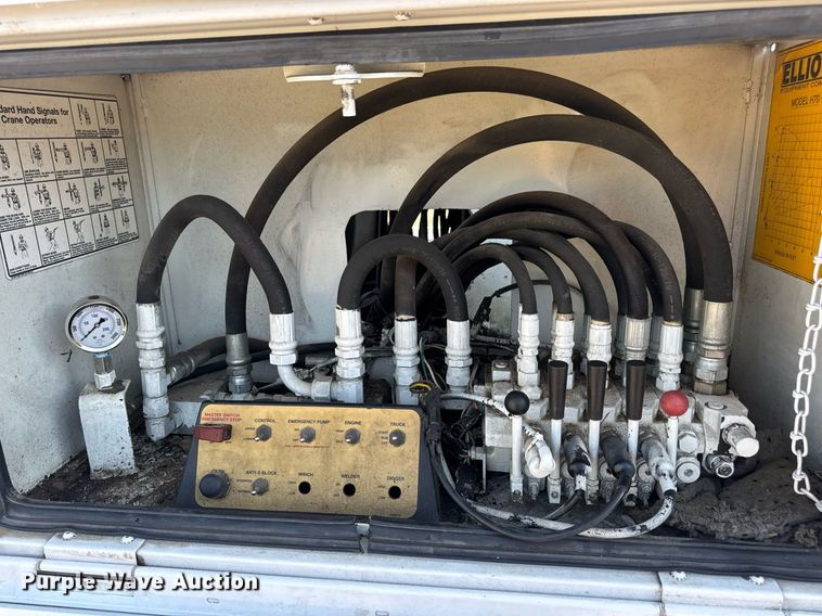 image for item DW3407 2006 International 4300 forestry bucket truck