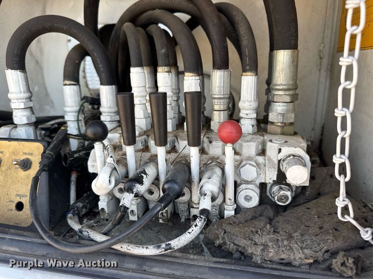 image for item DW3407 2006 International 4300 forestry bucket truck