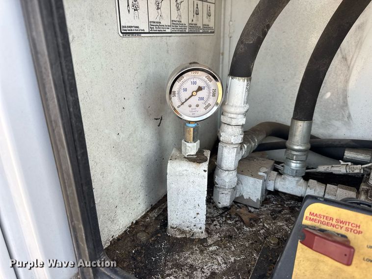 image for item DW3407 2006 International 4300 forestry bucket truck