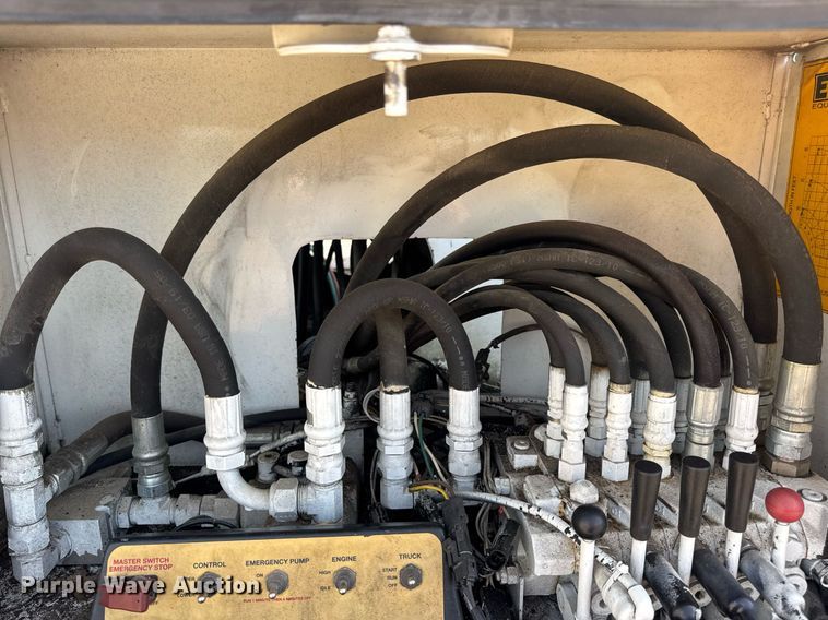 image for item DW3407 2006 International 4300 forestry bucket truck