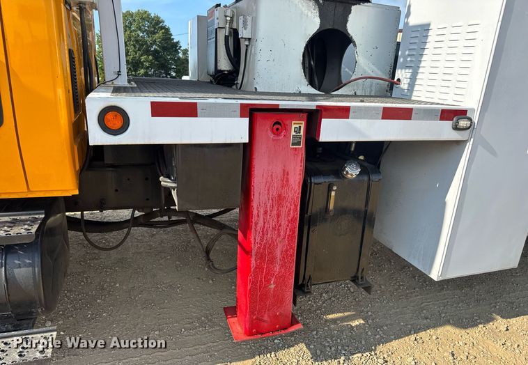 image for item DW3407 2006 International 4300 forestry bucket truck