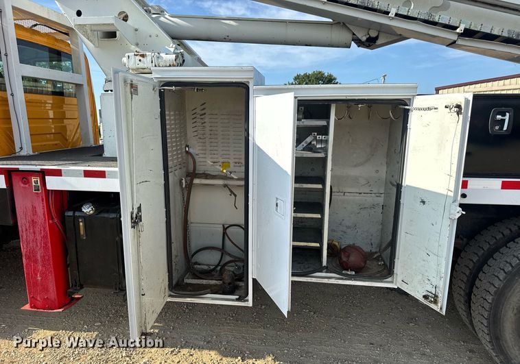 image for item DW3407 2006 International 4300 forestry bucket truck