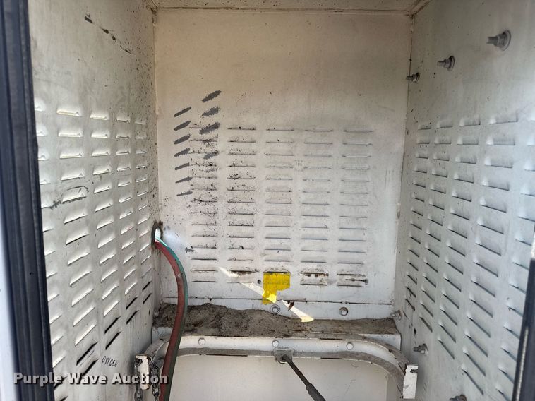 image for item DW3407 2006 International 4300 forestry bucket truck