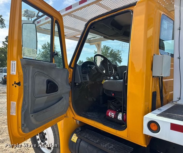 image for item DW3407 2006 International 4300 forestry bucket truck