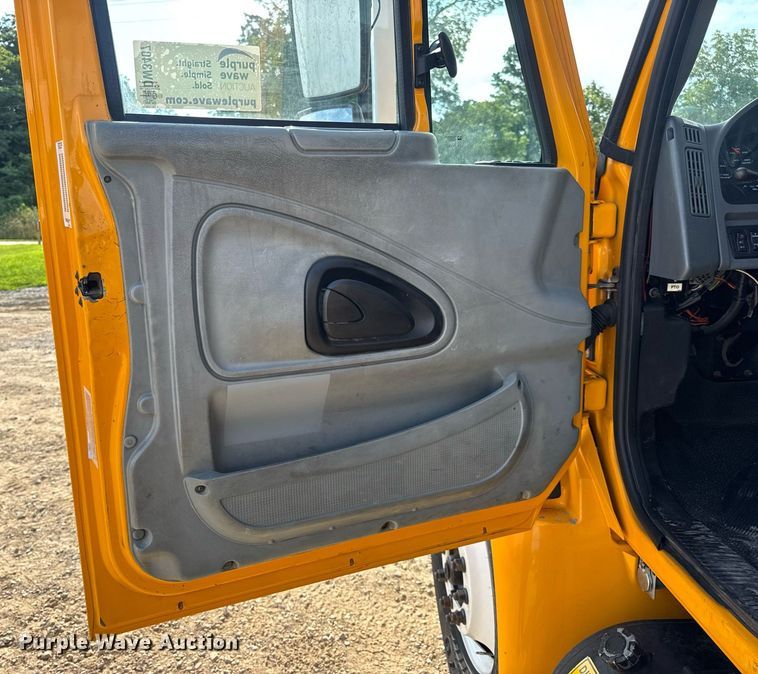 image for item DW3407 2006 International 4300 forestry bucket truck