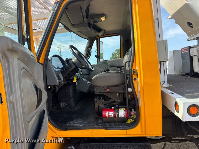 image for item DW3407 2006 International 4300 forestry bucket truck