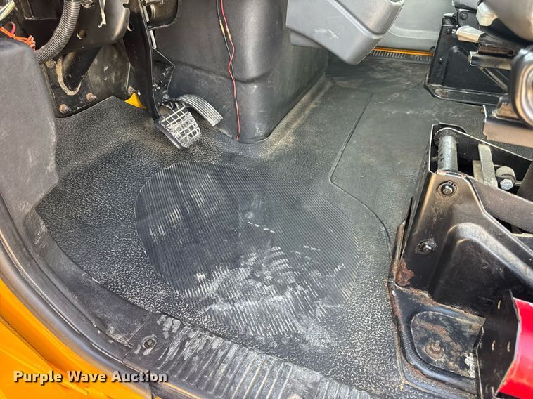 image for item DW3407 2006 International 4300 forestry bucket truck