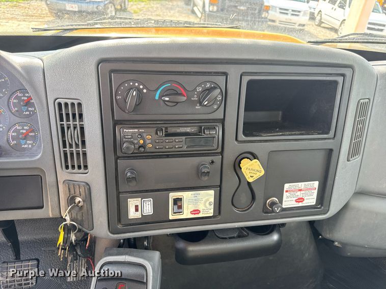 image for item DW3407 2006 International 4300 forestry bucket truck