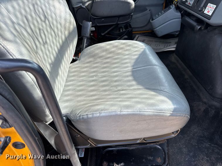 image for item DW3407 2006 International 4300 forestry bucket truck