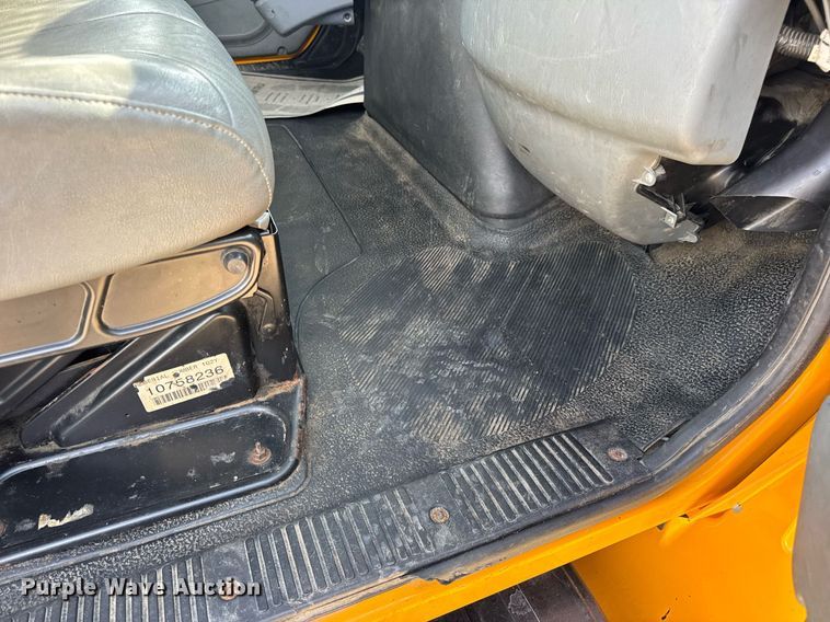 image for item DW3407 2006 International 4300 forestry bucket truck