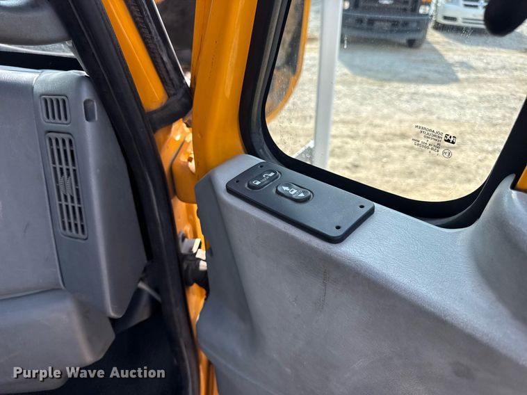 image for item DW3407 2006 International 4300 forestry bucket truck