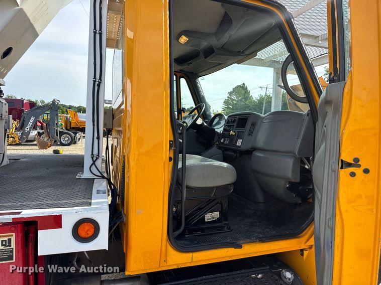 image for item DW3407 2006 International 4300 forestry bucket truck