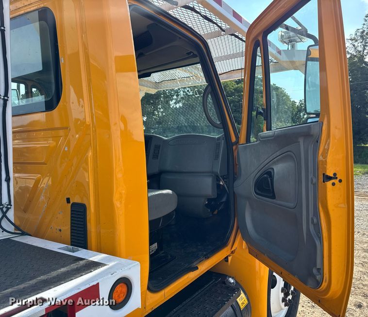 image for item DW3407 2006 International 4300 forestry bucket truck