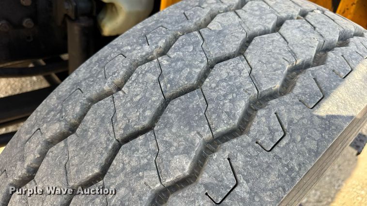 image for item DW3407 2006 International 4300 forestry bucket truck