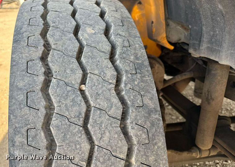 image for item DW3407 2006 International 4300 forestry bucket truck