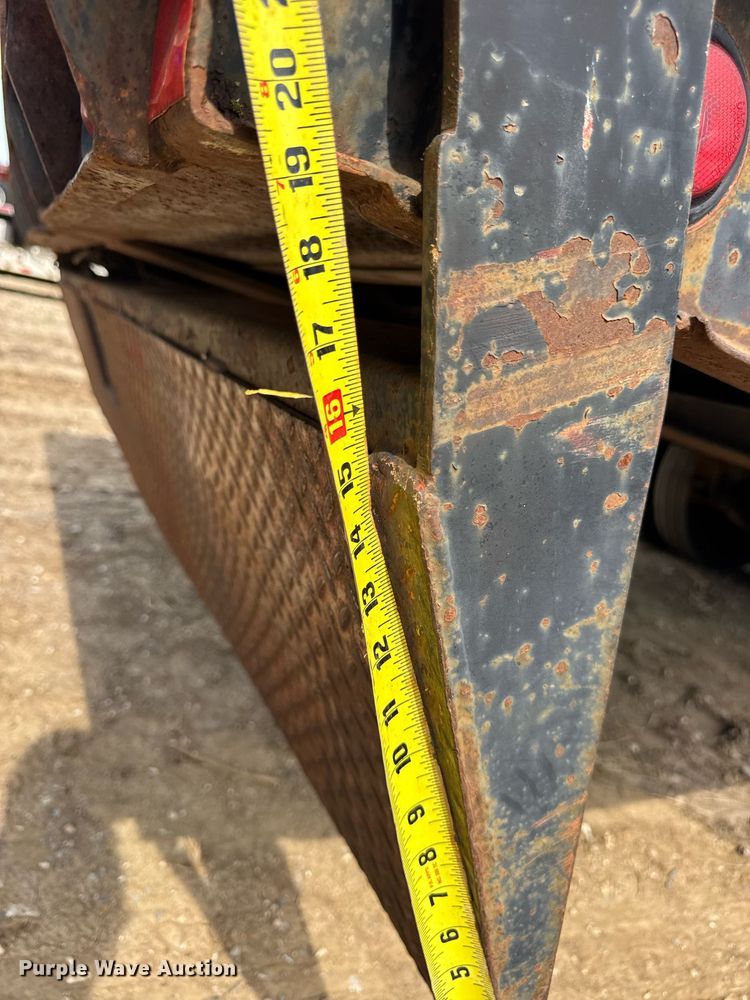 image for item DW3409 1997 Dakota PDLX20TC31 tilt deck equipment trailer