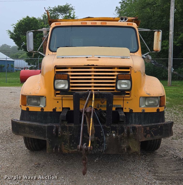 image for item DW7052 1992 International 4900 dump truck
