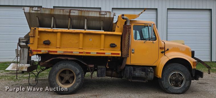 image for item DW7052 1992 International 4900 dump truck