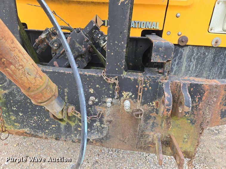 image for item DW7052 1992 International 4900 dump truck