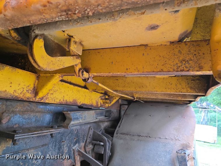 image for item DW7052 1992 International 4900 dump truck