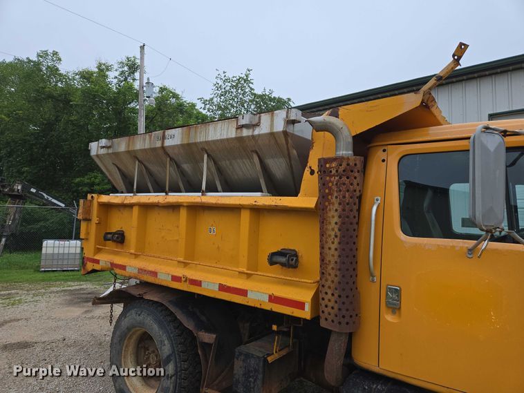 image for item DW7052 1992 International 4900 dump truck