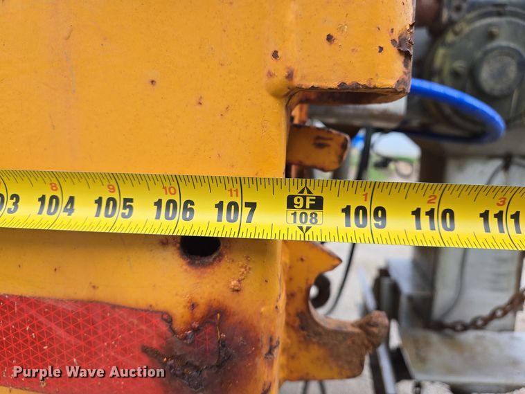 image for item DW7052 1992 International 4900 dump truck