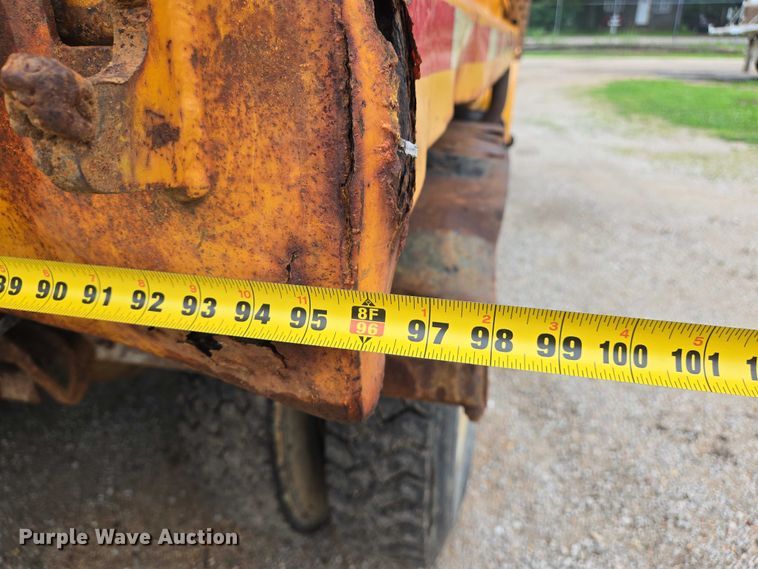 image for item DW7052 1992 International 4900 dump truck