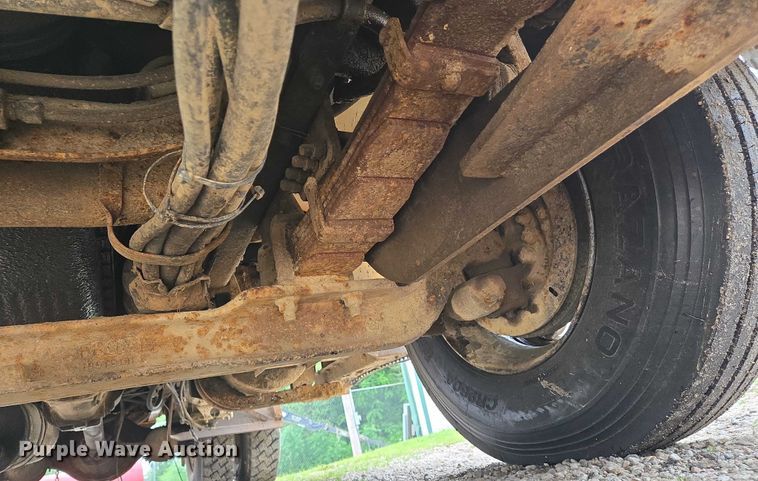 image for item DW7052 1992 International 4900 dump truck