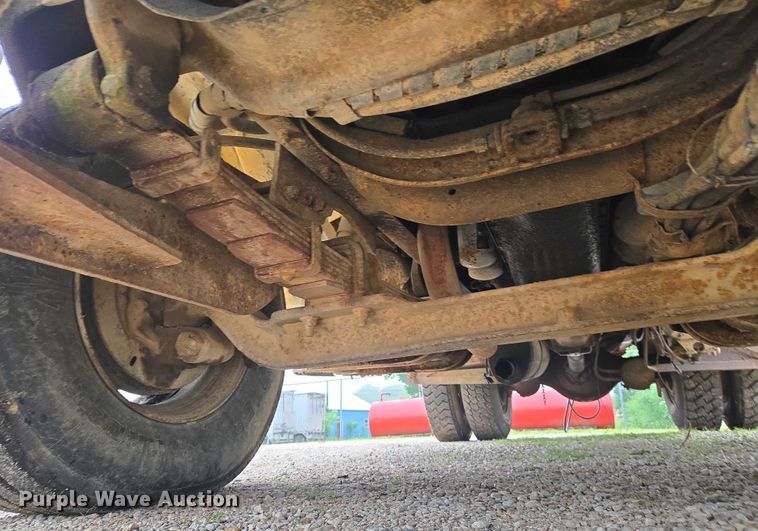 image for item DW7052 1992 International 4900 dump truck