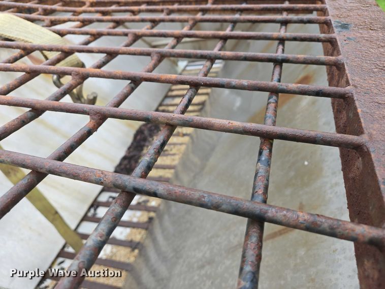 image for item DW7052 1992 International 4900 dump truck