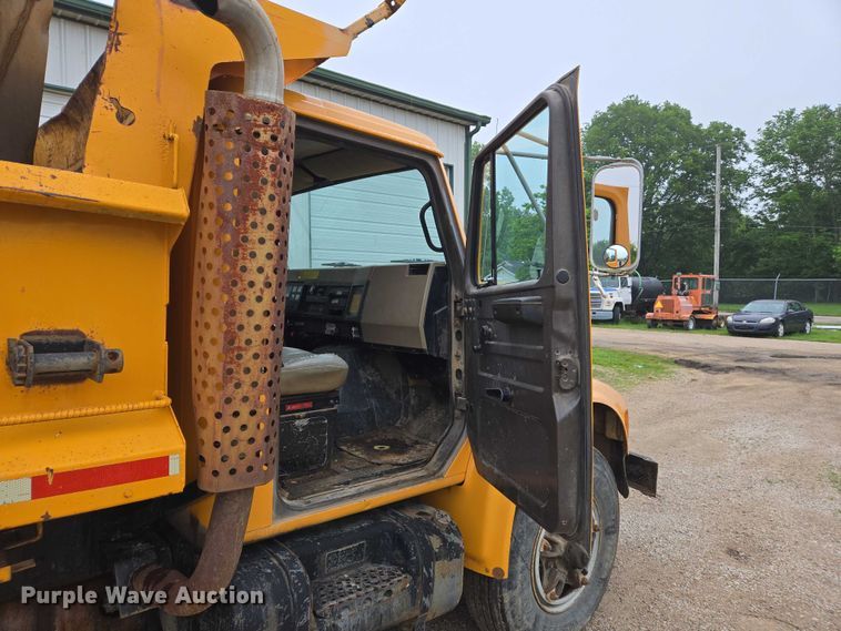 image for item DW7052 1992 International 4900 dump truck