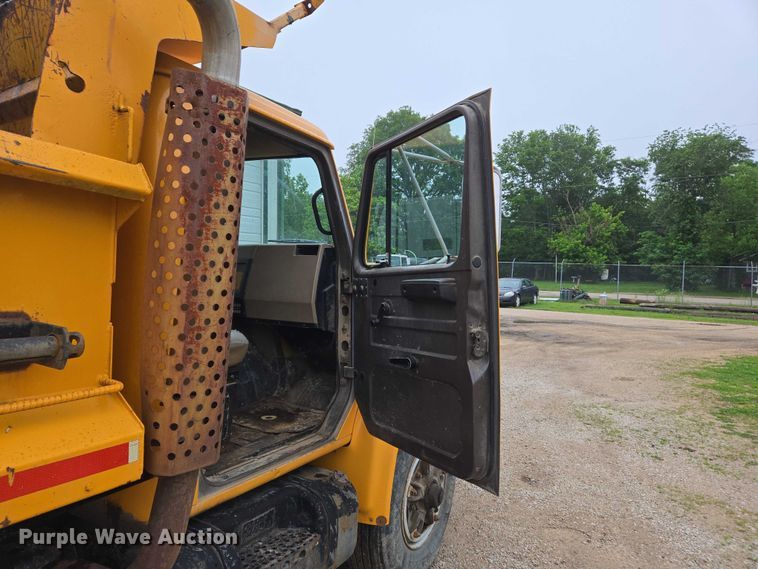 image for item DW7052 1992 International 4900 dump truck