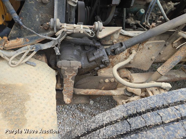 image for item DW7052 1992 International 4900 dump truck