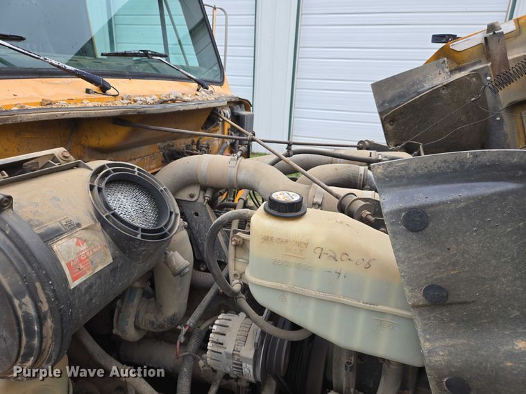 image for item DW7052 1992 International 4900 dump truck