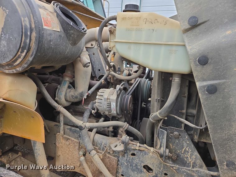 image for item DW7052 1992 International 4900 dump truck