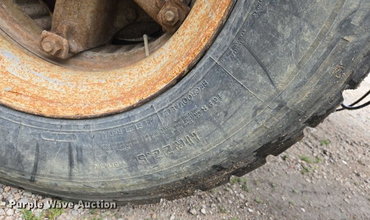 image for item DW7052 1992 International 4900 dump truck