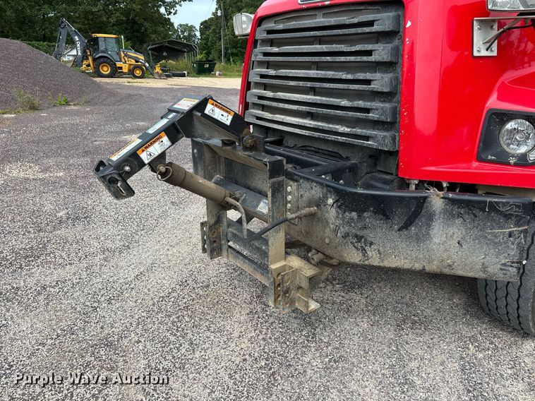 image for item DW7197 2018 Freightliner 108SD dump truck