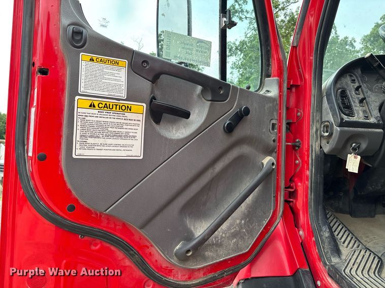 image for item DW7197 2018 Freightliner 108SD dump truck