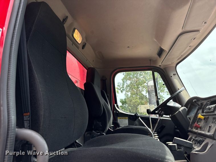 image for item DW7197 2018 Freightliner 108SD dump truck