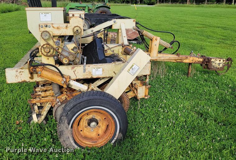 image for item DX7168 Truax FLX-812 no-till grain drill