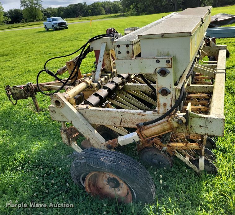 image for item DX7168 Truax FLX-812 no-till grain drill