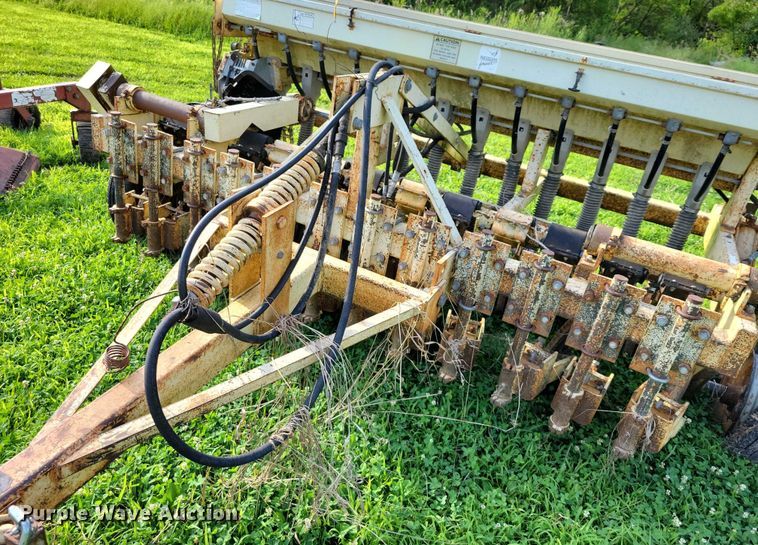 image for item DX7168 Truax FLX-812 no-till grain drill